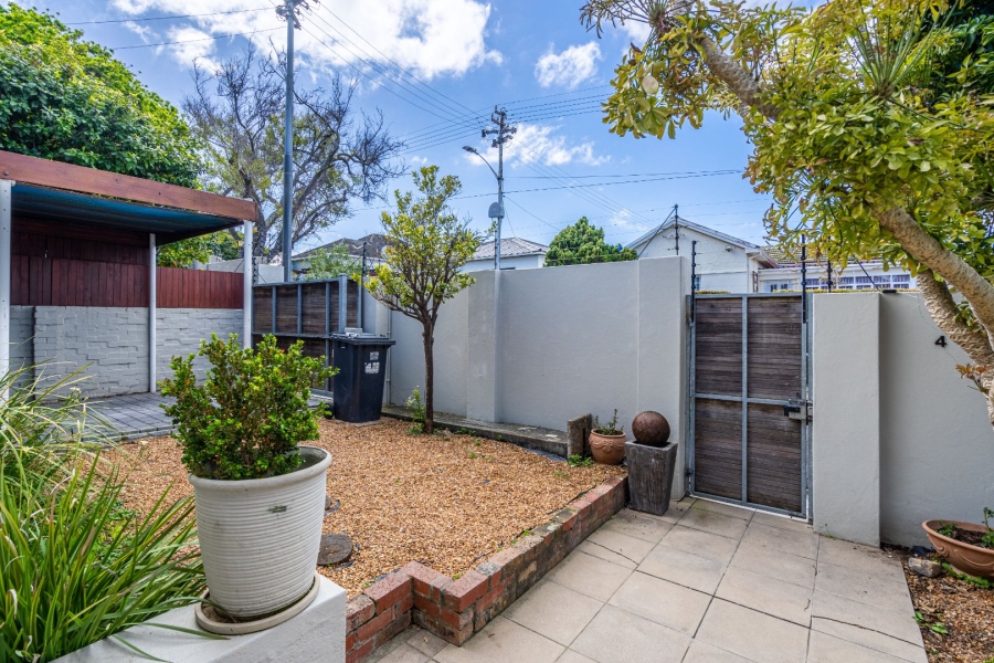 To Let 3 Bedroom Property for Rent in Wynberg Upper Western Cape